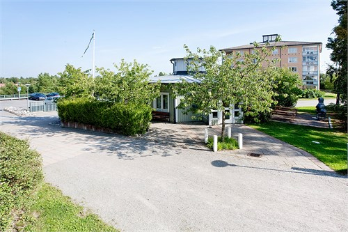 Vitmossestenen och radhuslänga i Gustavsberg